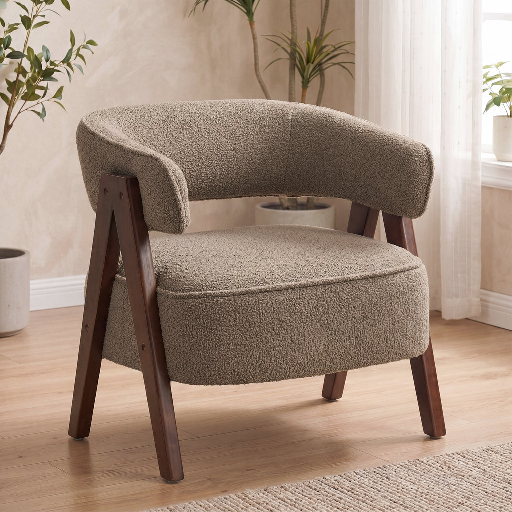 Fauteuil de salon en tissu bouclette marron et bois – Noéa