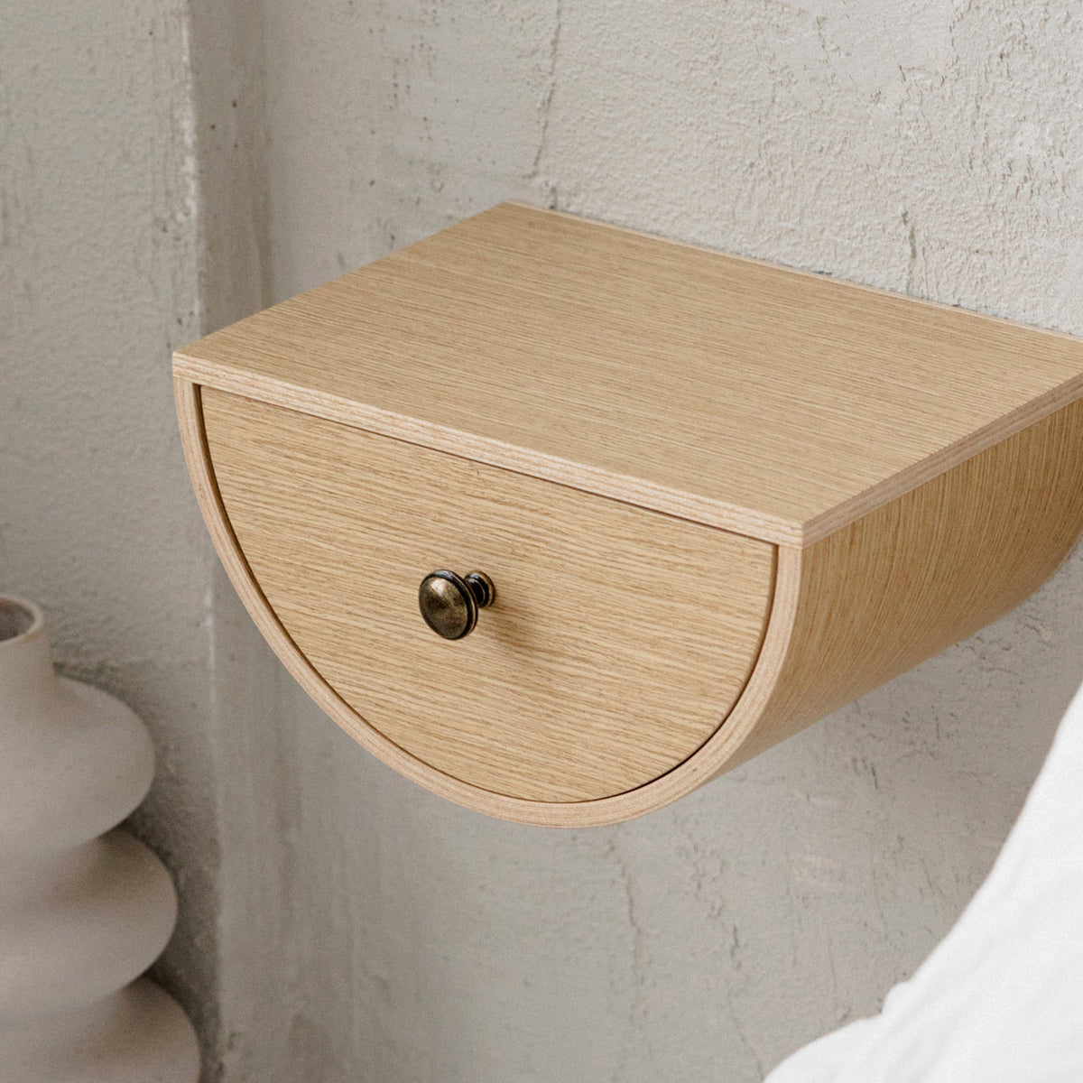Table de chevet murale en bois – Tess
