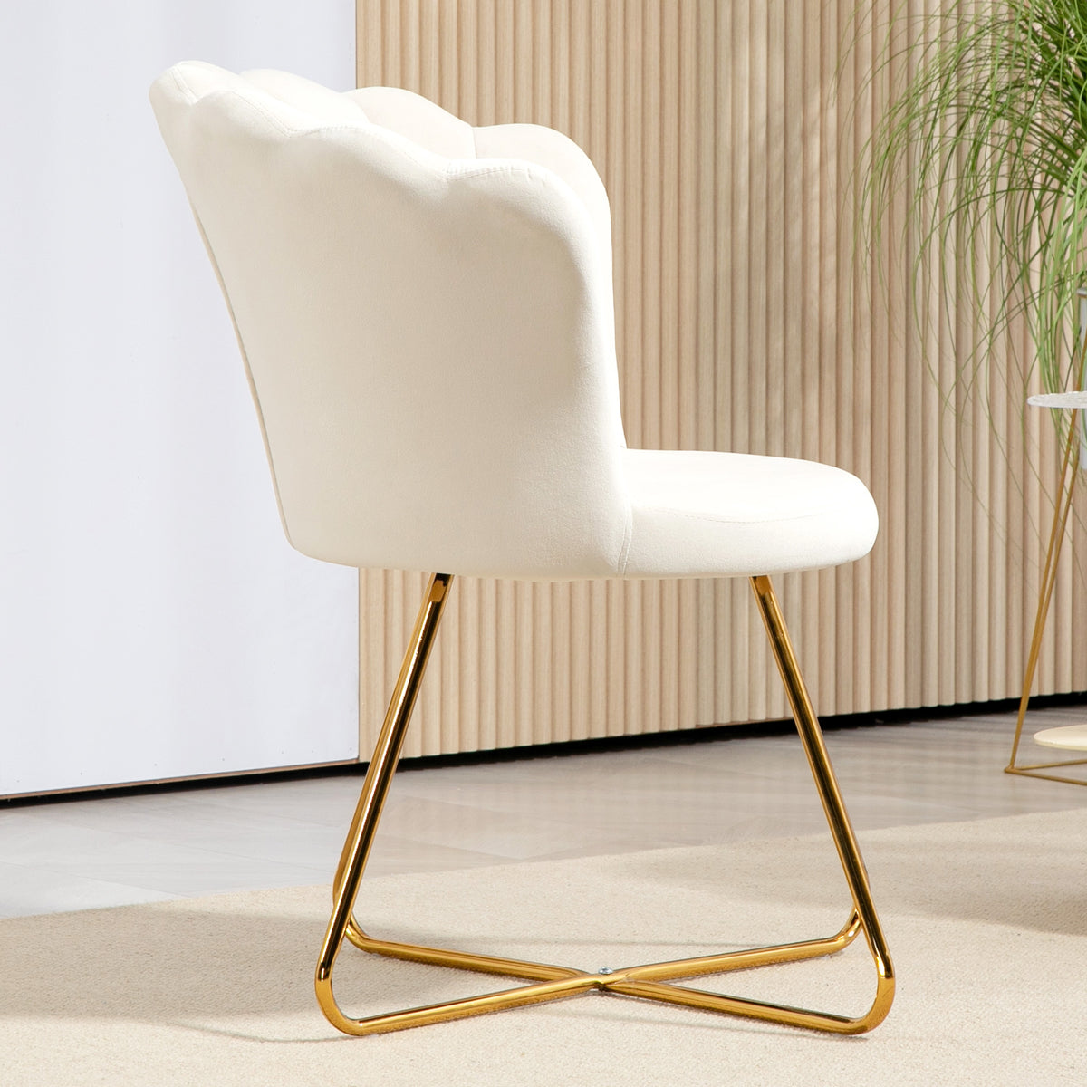 Fauteuil coquillage blanc crème et doré – Élina