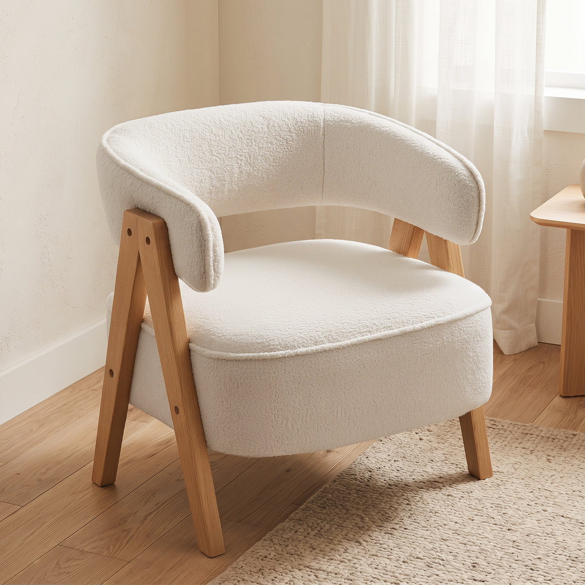 Fauteuil de salon en tissu bouclette blanc et bois – Noéa